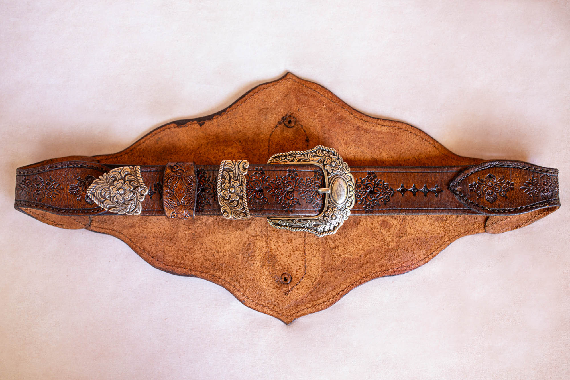 Vintage Buffalo Girl Western Queen Waist Belt